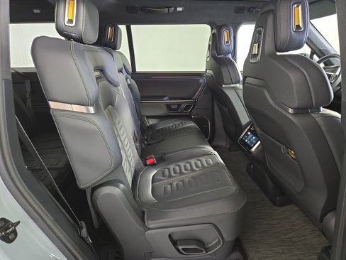 Used 2023 Rivian R1S Adventure image 23