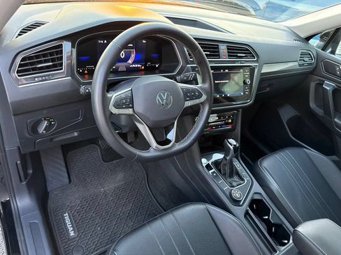 Used 2024 Volkswagen Tiguan SE w/ Panoramic Sunroof Package AWD/4WD image 12