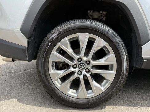 Used 2021 Toyota RAV4 XLE Premium AWD/4WD image 9