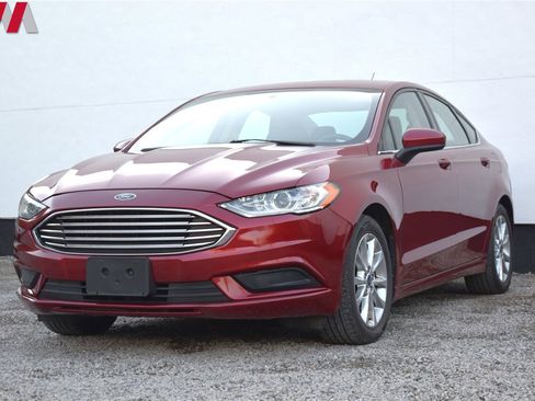 Used 2017 Ford Fusion SE w/ Fusion SE Technology Package image 8