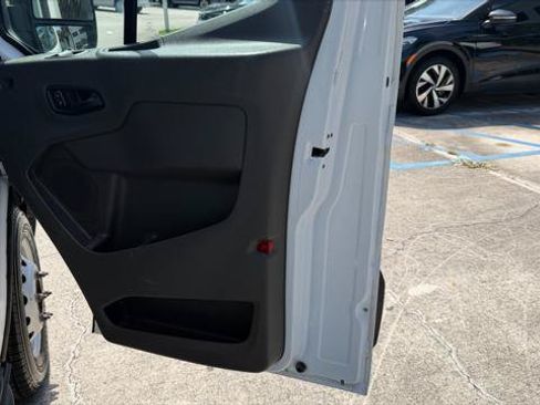 Used 2022 Ford Transit 350 DRW RWD image 21