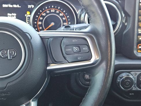 Used 2021 Jeep Wrangler Unlimited Sahara AWD/4WD image 22