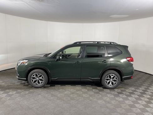 Used 2023 Subaru Forester Premium image 3