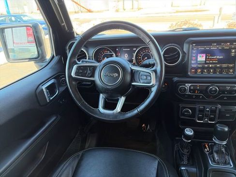 Used 2022 Jeep Gladiator Overland w/ Popular Equipment Package AWD/4WD image 28