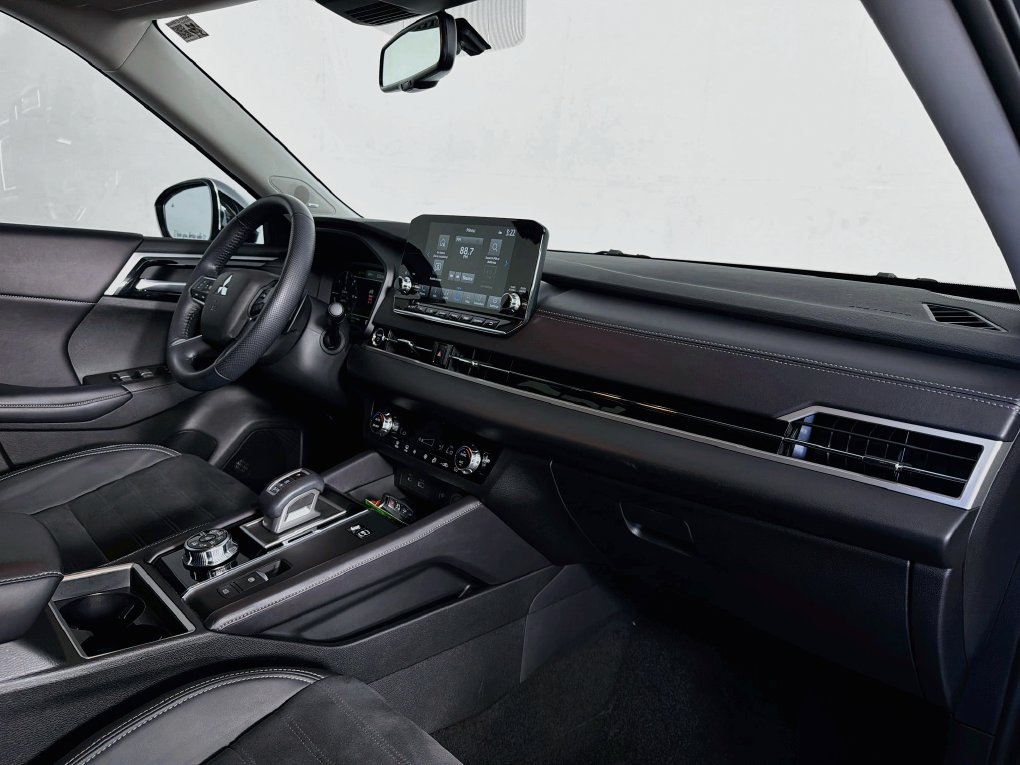 Used 2025 Mitsubishi Outlander SE AWD/4WD image 31