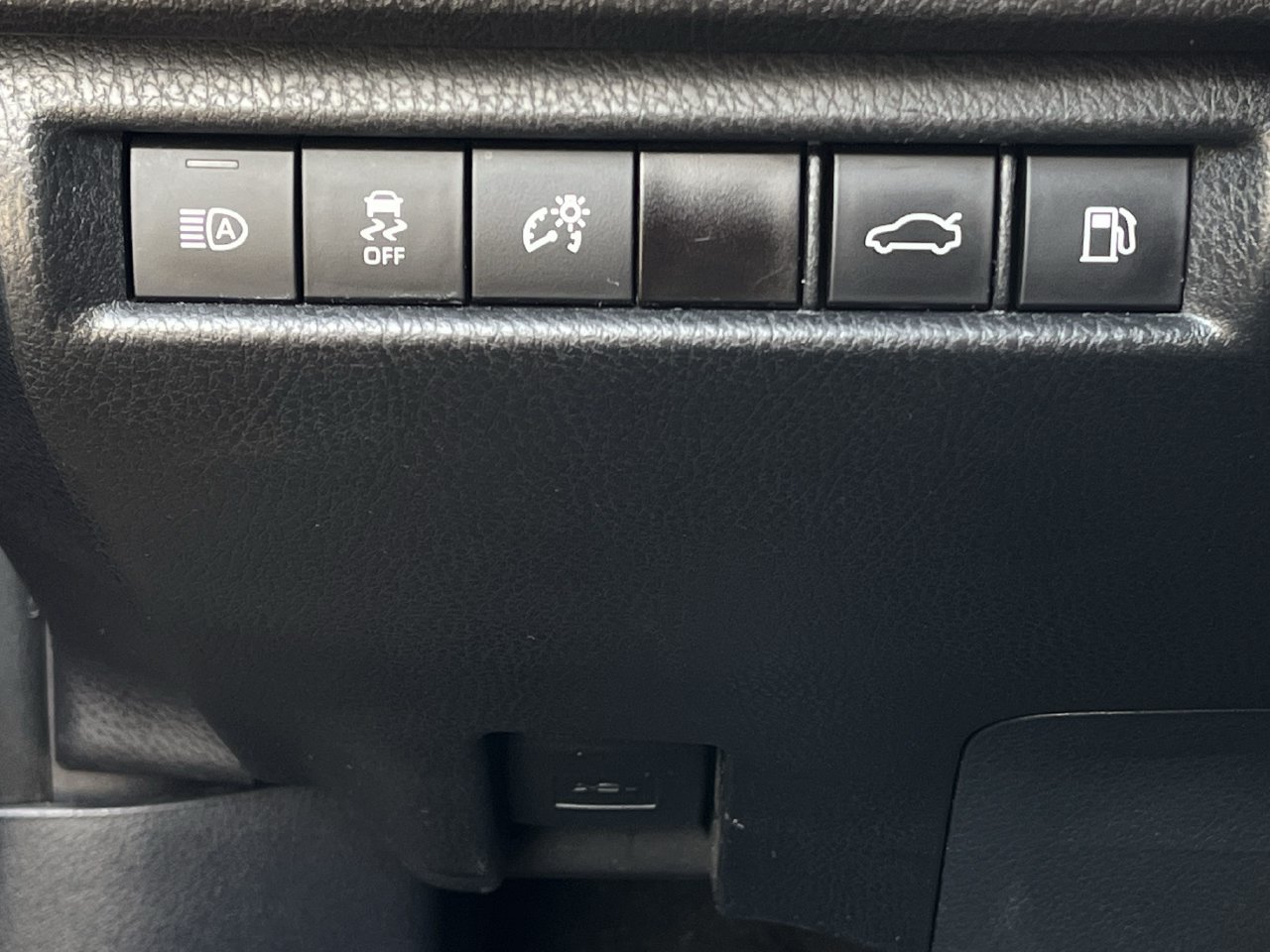 Used 2025 Toyota Camry LE FWD image 20