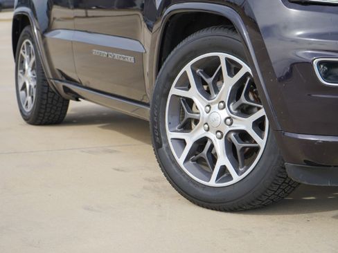 Used 2019 Jeep Grand Cherokee Overland image 2