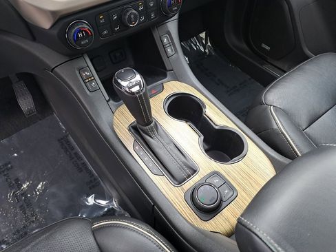 Used 2019 GMC Acadia Denali image 25