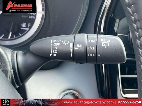 Used 2023 Toyota Highlander LE AWD/4WD image 27
