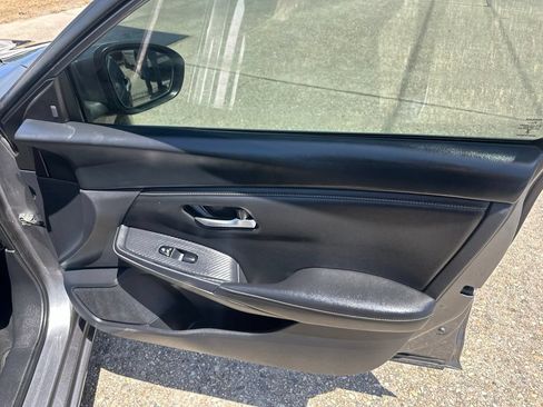 Used 2024 Nissan Sentra SV FWD image 11