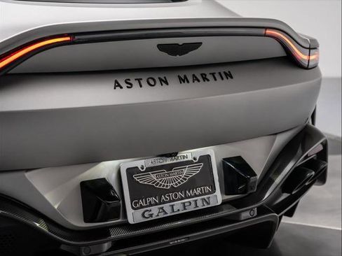 Used 2025 Aston Martin V8 Vantage Coupe image 34