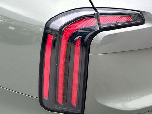 Used 2024 Kia Telluride SX Prestige X-Line image 9