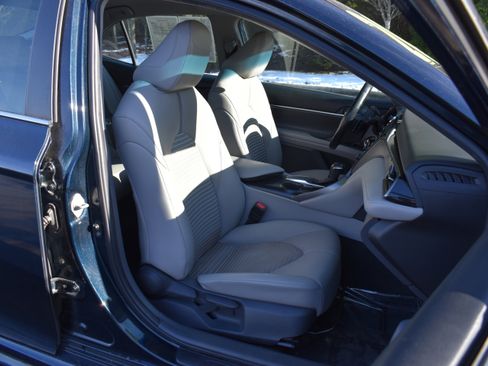 Used 2020 Toyota Camry SE image 24