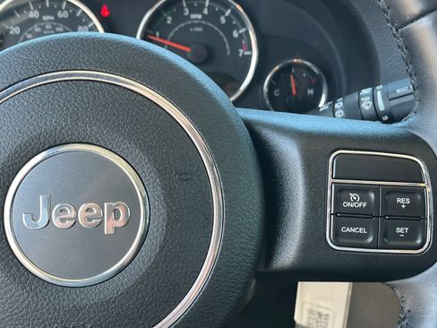 Used 2017 Jeep Wrangler Unlimited Rubicon w/ Cold Weather Group AWD/4WD image 20