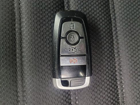 Used 2018 Ford Fusion SE FWD image 32