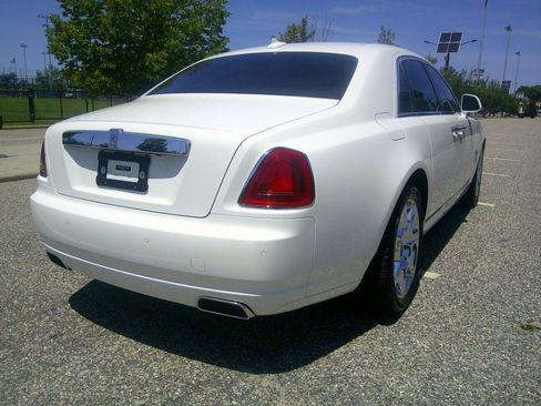 Used 2013 Rolls-Royce Ghost RWD image 31