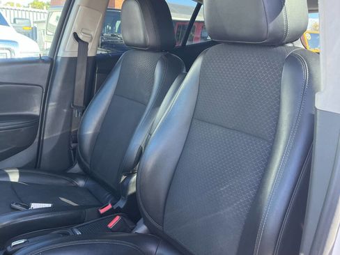 Used 2019 Buick Encore Sport Touring AWD/4WD image 12