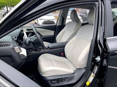 Used 2025 Toyota Camry XLE image 25