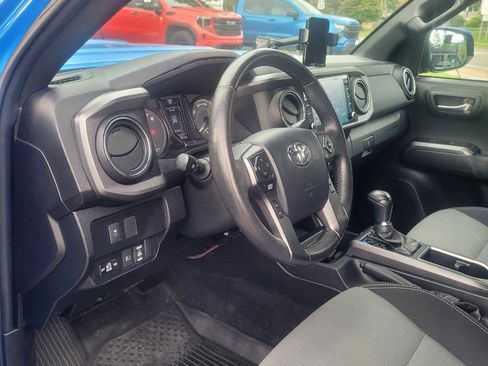 Used 2020 Toyota Tacoma TRD Sport w/ Technology Package AWD/4WD image 13