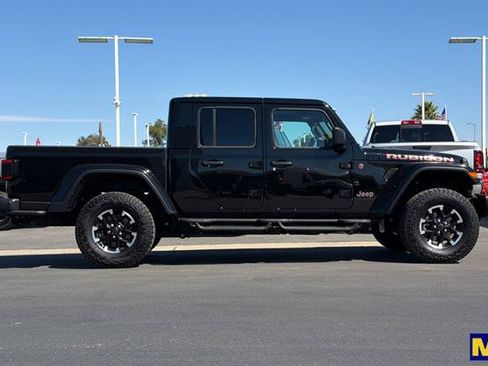 Used 2025 Jeep Gladiator Rubicon AWD/4WD image 3