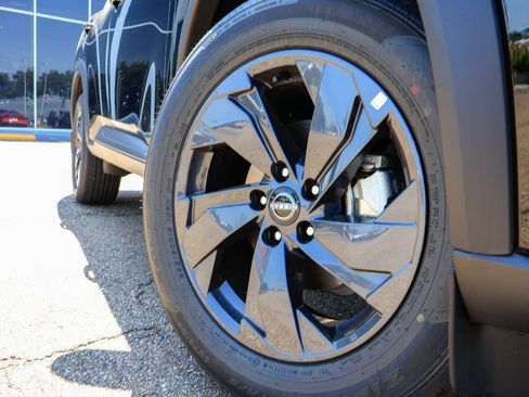 New 2026 Nissan Rogue SV FWD image 17