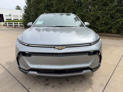 Used 2025 Chevrolet Equinox EV LT w/ Convenience Package FWD image 6