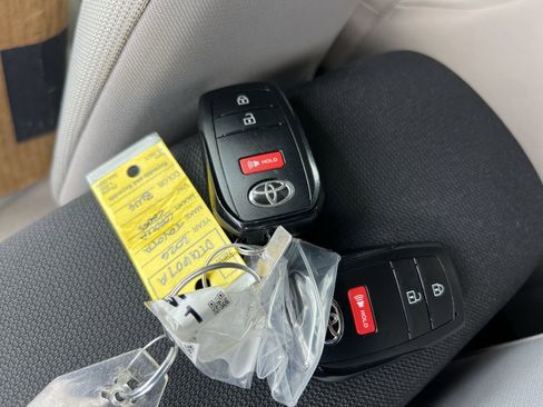 Used 2026 Toyota Corolla Cross LE FWD image 37
