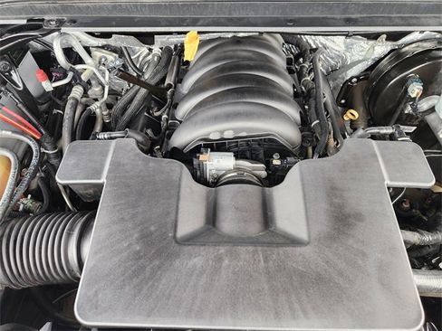 Used 2018 Chevrolet Suburban LT image 31