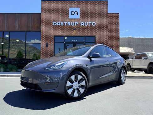 Used 2022 Tesla Model Y Long Range AWD/4WD image 1