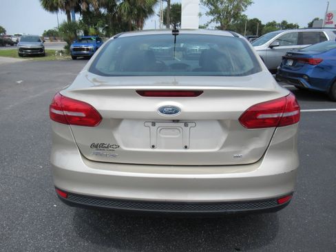 Used 2018 Ford Focus SE FWD image 6