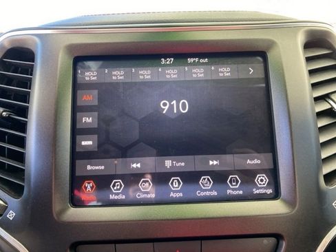 Used 2019 Jeep Cherokee Trailhawk w/ Cold Weather Group image 25