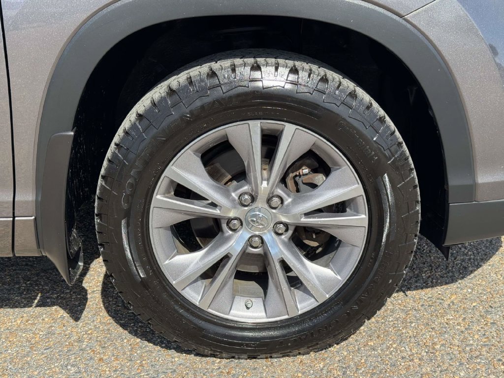 Used 2014 Toyota Highlander XLE AWD/4WD image 26