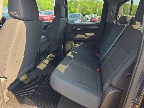 Used 2025 GMC Sierra 1500 SLE w/ Preferred Package AWD/4WD image 14