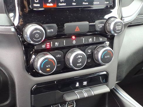 Used 2024 RAM 1500 Laramie AWD/4WD image 15