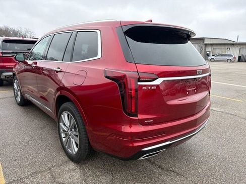 Used 2024 Cadillac XT6 Premium Luxury image 2