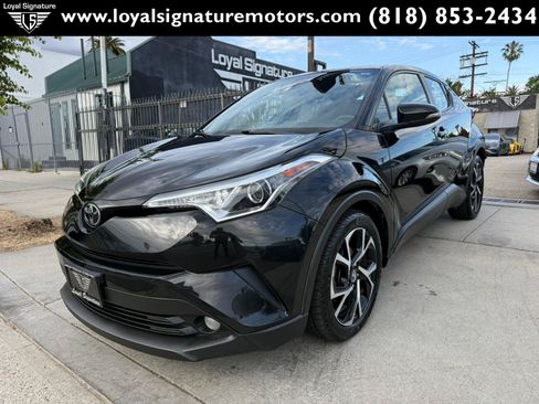 Used 2018 Toyota C-HR XLE FWD image 3