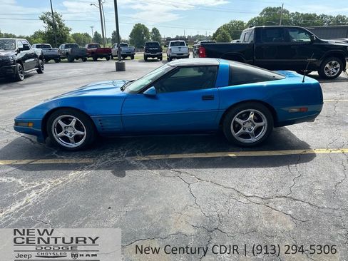 Used 1992 Chevrolet Corvette Coupe RWD image 2