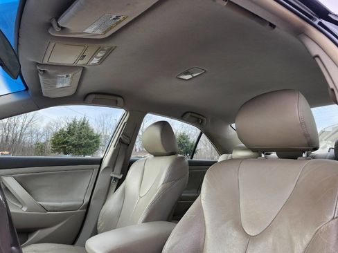 Used 2010 Toyota Camry Base 4dr Sedan 6A image 11