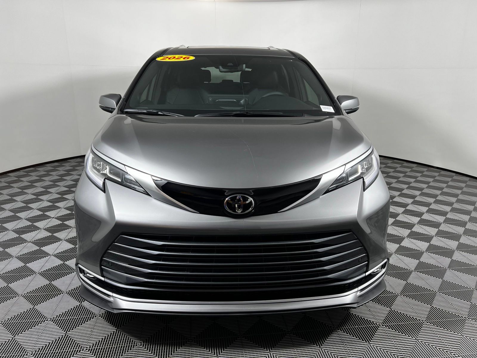 Used 2026 Toyota Sienna Limited FWD image 2