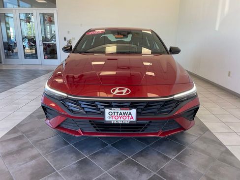 Used 2025 Hyundai Elantra Sport FWD image 3