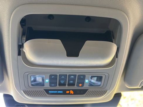 Used 2022 Ford Explorer XLT w/ Equipment Group 202A image 31