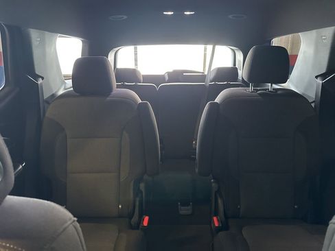 Used 2023 Chevrolet Traverse LT w/ Rear Camera Mirror Package image 20