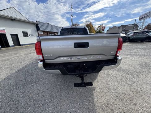 Used 2016 Toyota Tacoma SR5 w/ SR5 Appearance Package (SN) image 14