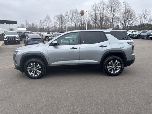 Used 2025 Chevrolet Equinox LT image 2