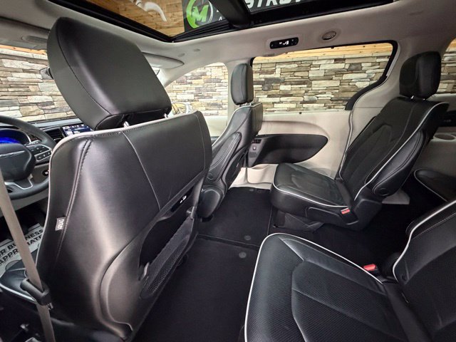 Used 2022 Chrysler Pacifica Limited FWD image 29