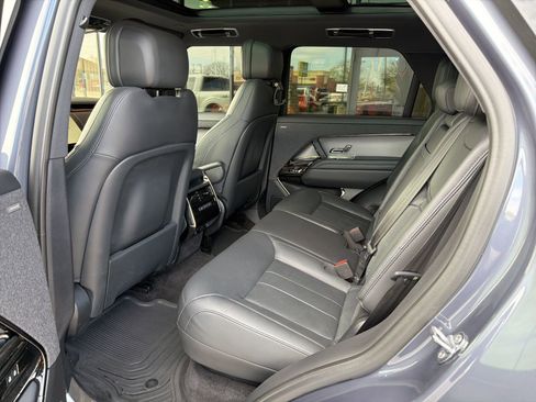 Used 2024 Land Rover Range Rover Sport Dynamic SE AWD/4WD image 3