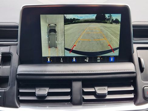 Used 2022 Chevrolet Suburban Z71 w/ Luxury Package AWD/4WD image 18