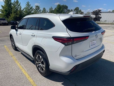 Used 2022 Toyota Highlander XLE image 6