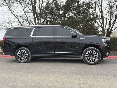 Used 2023 GMC Yukon XL Denali Ultimate image 2