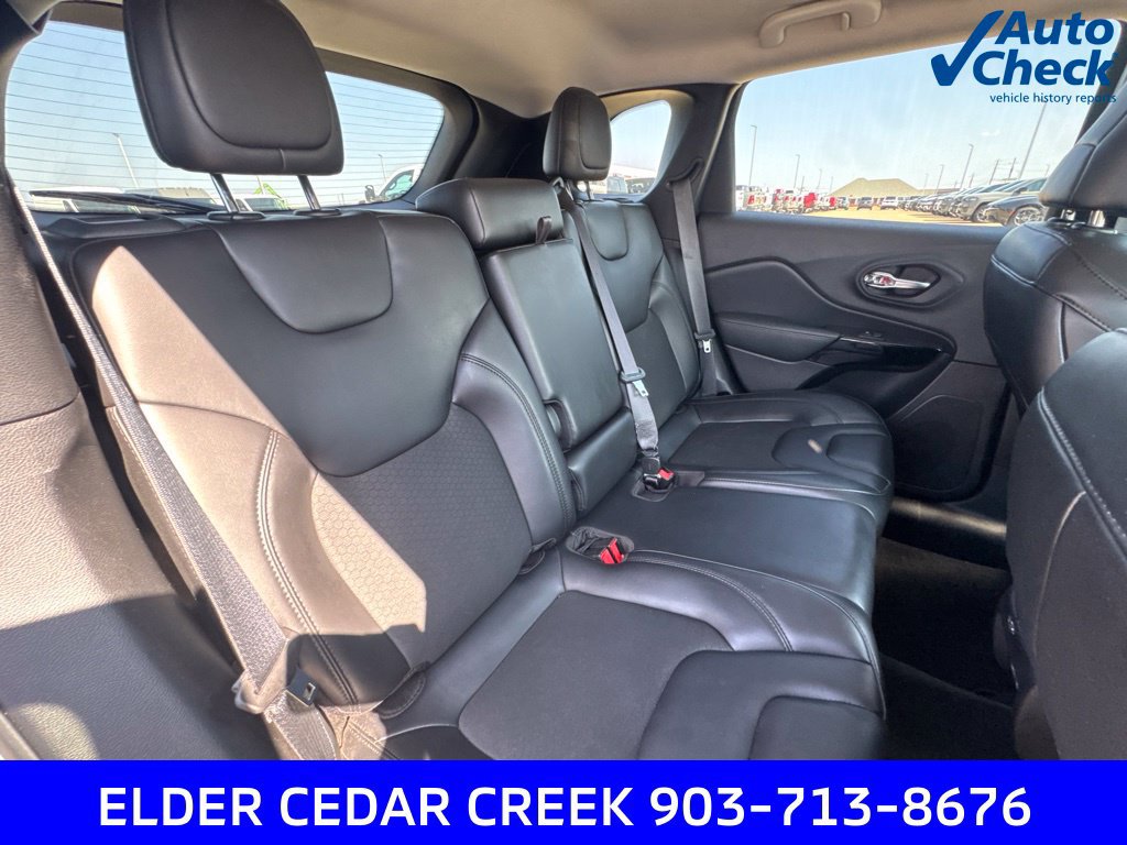 Used 2021 Jeep Cherokee Latitude Plus FWD image 30